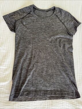 lululemon athletica Short-Sleeve Heathered Tee in Charcoal Gray